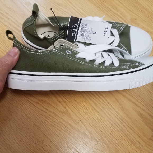 Shoes - Picture 2 of 3